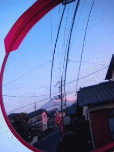 mt-fuji-in-the-mirror